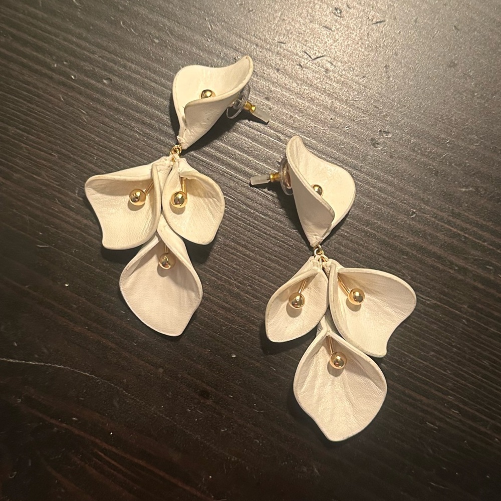 Elegant White Floral Earrings
